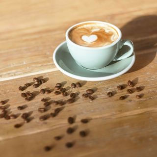 Ranní Zrnkava je srdeční záležitost. 🌄☕💕 S každým douškem se propojujete nejen se svou myslí, ale především s tím, co je...